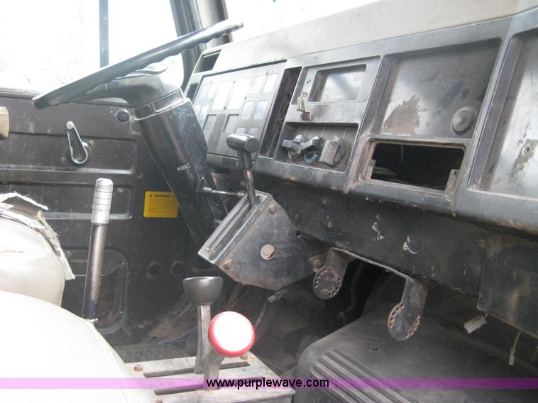 image for item A6151 1990 International 4700 dump truck