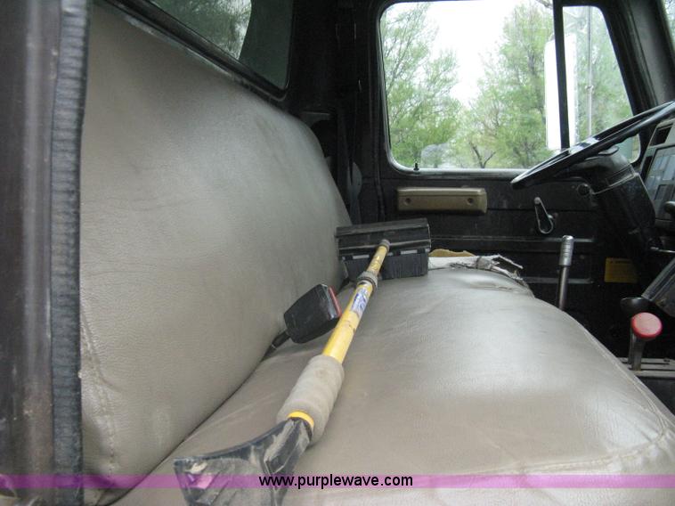 image for item A6151 1990 International 4700 dump truck