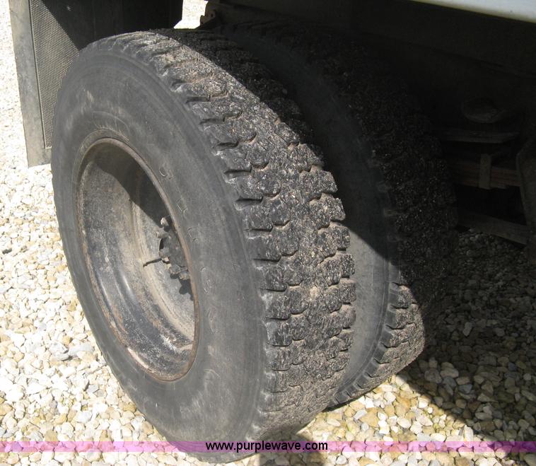 image for item A6151 1990 International 4700 dump truck