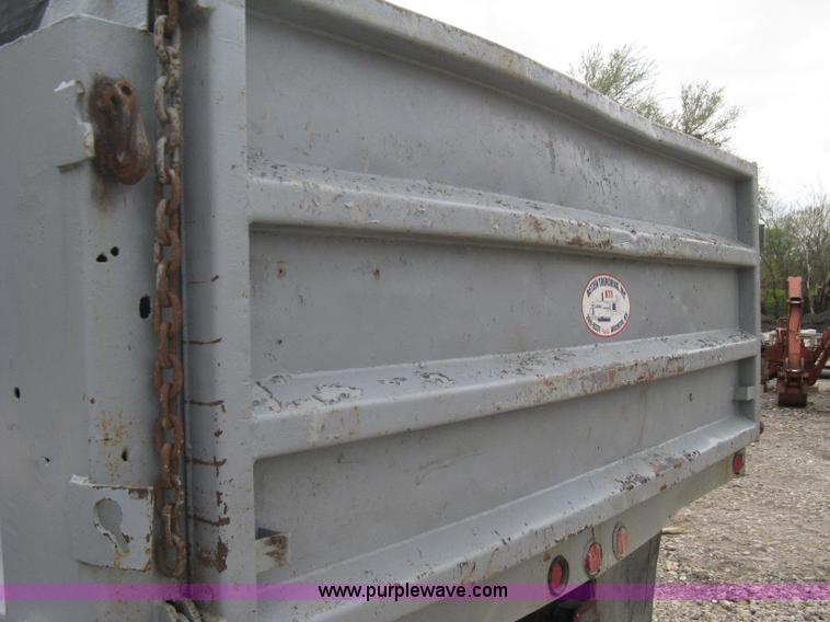 image for item A6151 1990 International 4700 dump truck