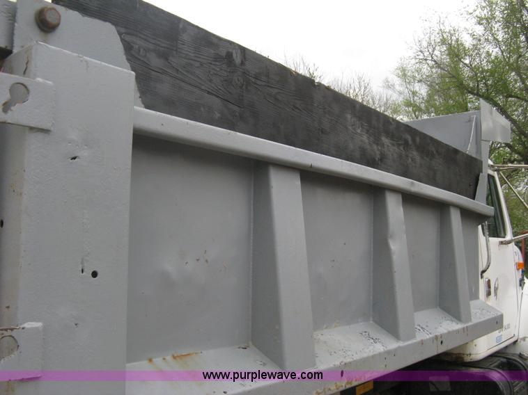 image for item A6151 1990 International 4700 dump truck