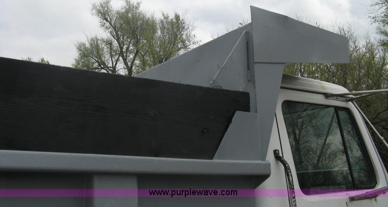 image for item A6151 1990 International 4700 dump truck