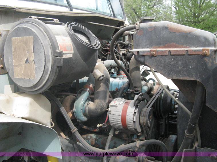 image for item A6151 1990 International 4700 dump truck