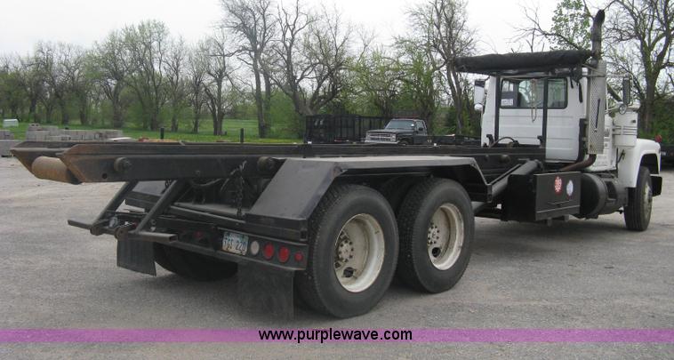 image for item A6153 1989 Mack R688ST tandem axle roll off truck
