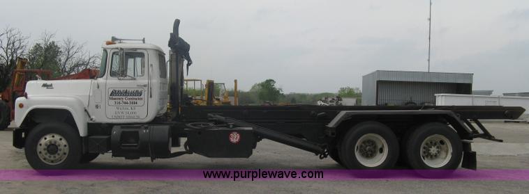 image for item A6153 1989 Mack R688ST tandem axle roll off truck