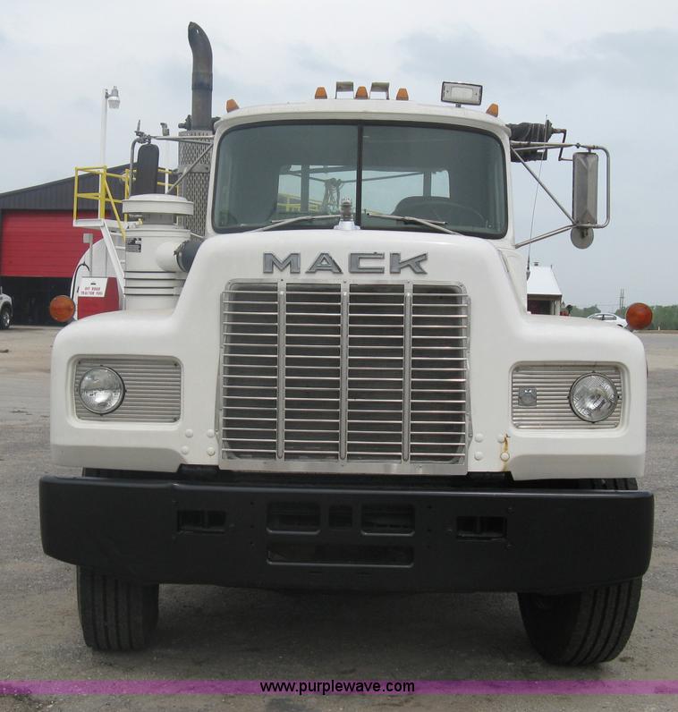 image for item A6153 1989 Mack R688ST tandem axle roll off truck