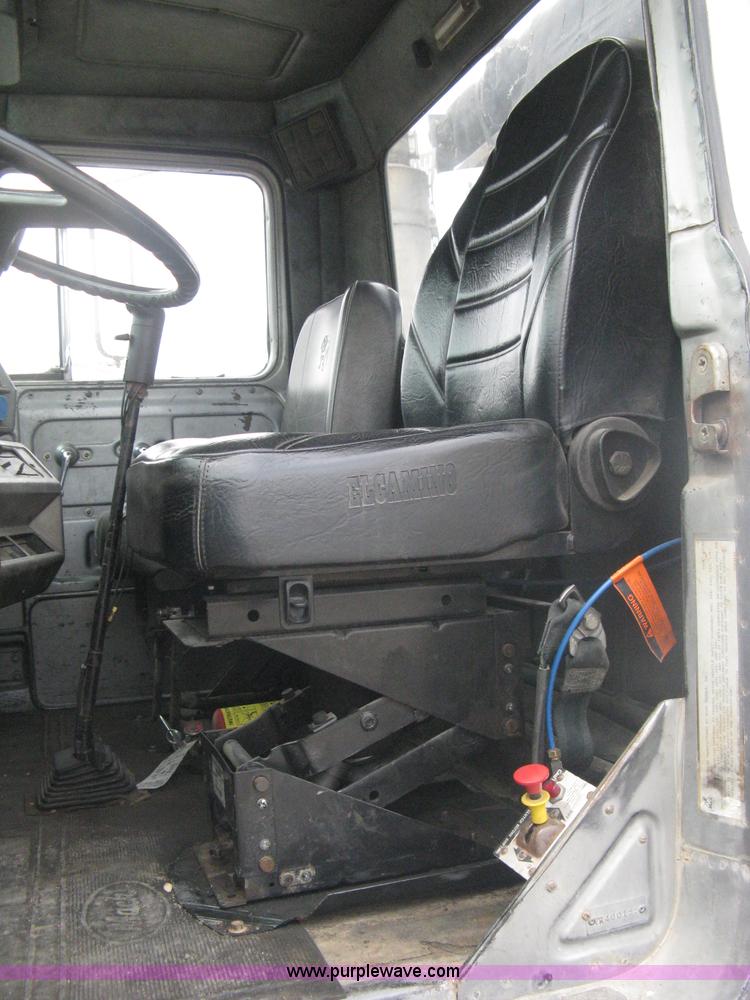 image for item A6153 1989 Mack R688ST tandem axle roll off truck