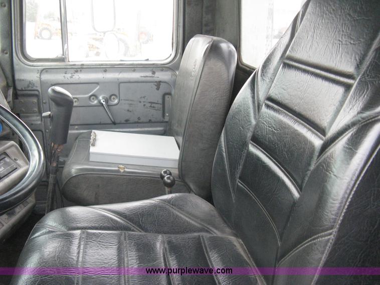 image for item A6153 1989 Mack R688ST tandem axle roll off truck