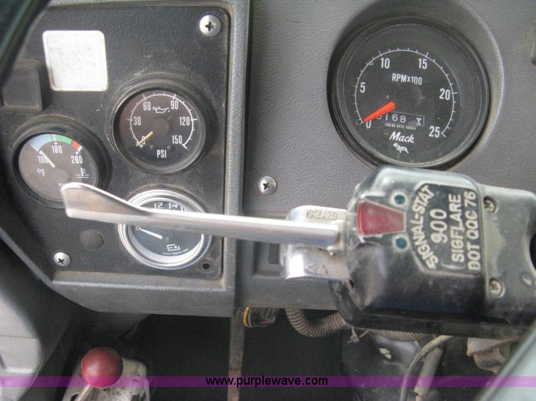 image for item A6153 1989 Mack R688ST tandem axle roll off truck