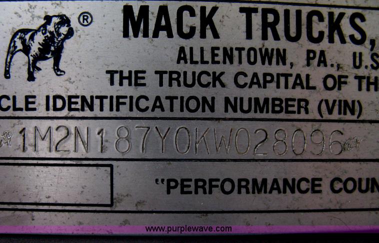 image for item A6153 1989 Mack R688ST tandem axle roll off truck