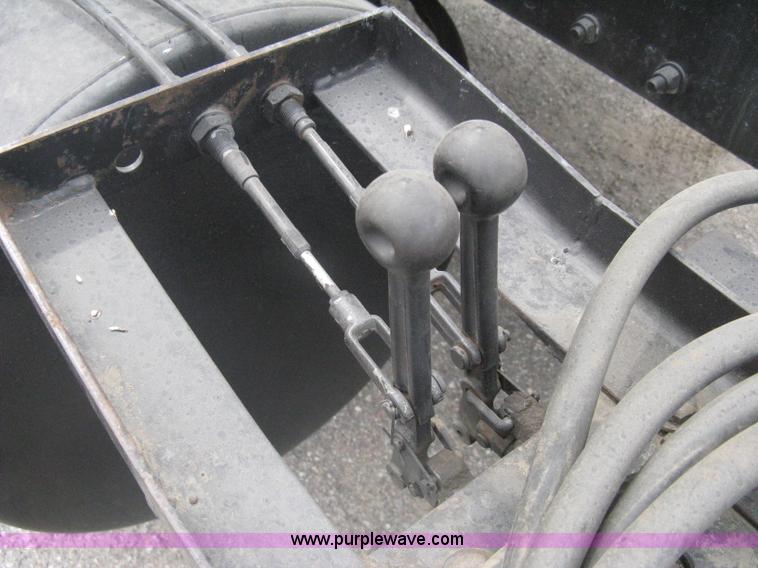 image for item A6153 1989 Mack R688ST tandem axle roll off truck