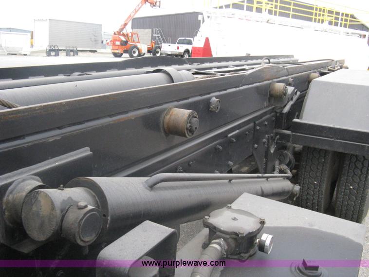 image for item A6153 1989 Mack R688ST tandem axle roll off truck