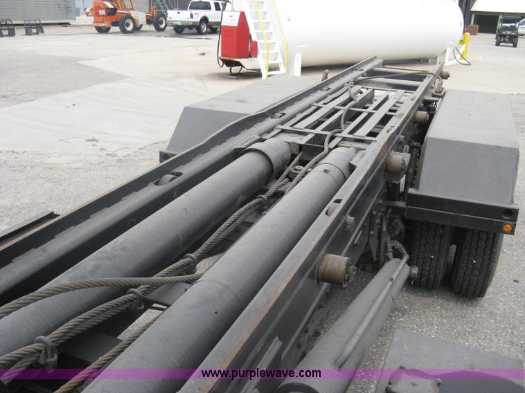 image for item A6153 1989 Mack R688ST tandem axle roll off truck