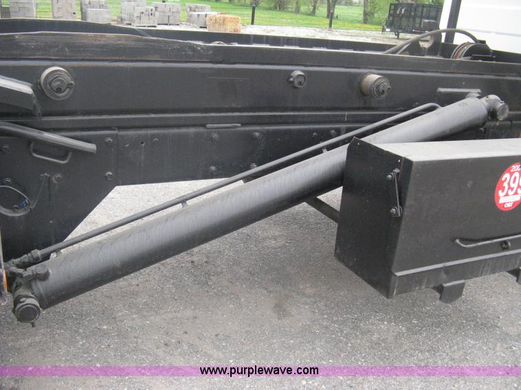 image for item A6153 1989 Mack R688ST tandem axle roll off truck