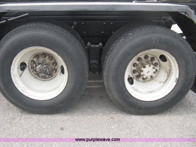 image for item A6153 1989 Mack R688ST tandem axle roll off truck