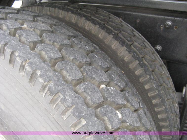 image for item A6153 1989 Mack R688ST tandem axle roll off truck