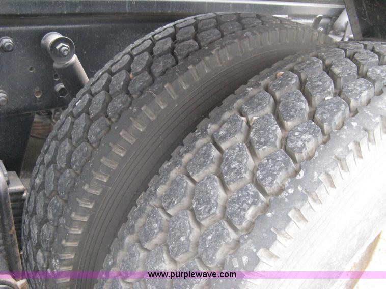 image for item A6153 1989 Mack R688ST tandem axle roll off truck