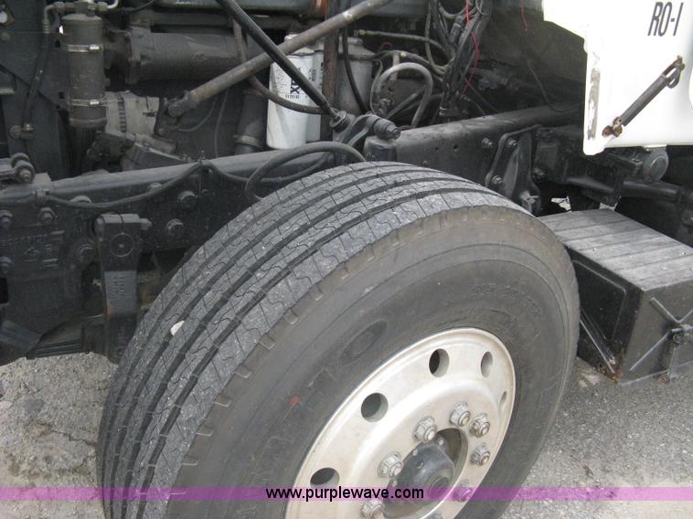 image for item A6153 1989 Mack R688ST tandem axle roll off truck
