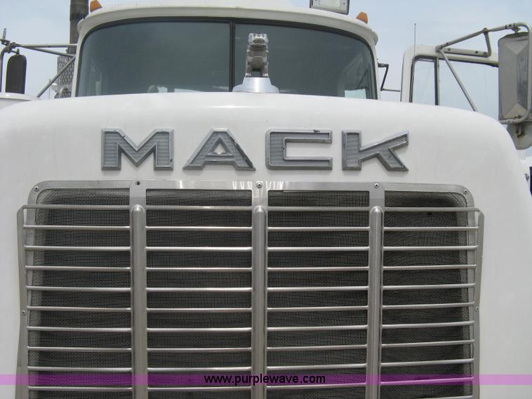 image for item A6153 1989 Mack R688ST tandem axle roll off truck