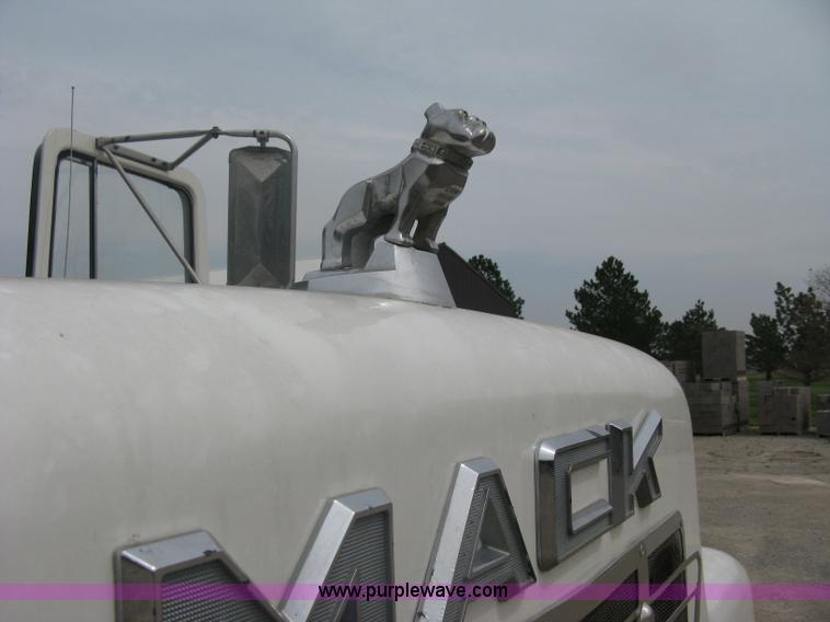 image for item A6153 1989 Mack R688ST tandem axle roll off truck