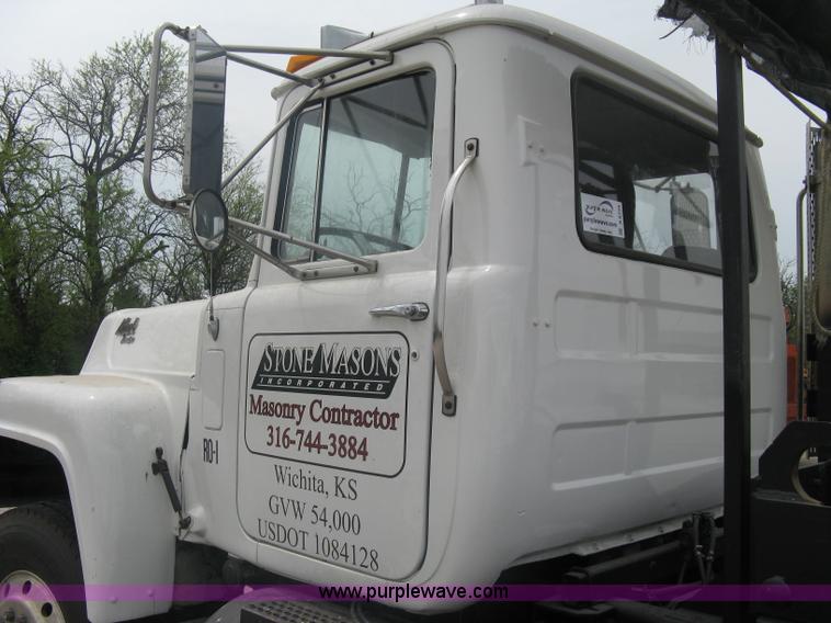 image for item A6153 1989 Mack R688ST tandem axle roll off truck