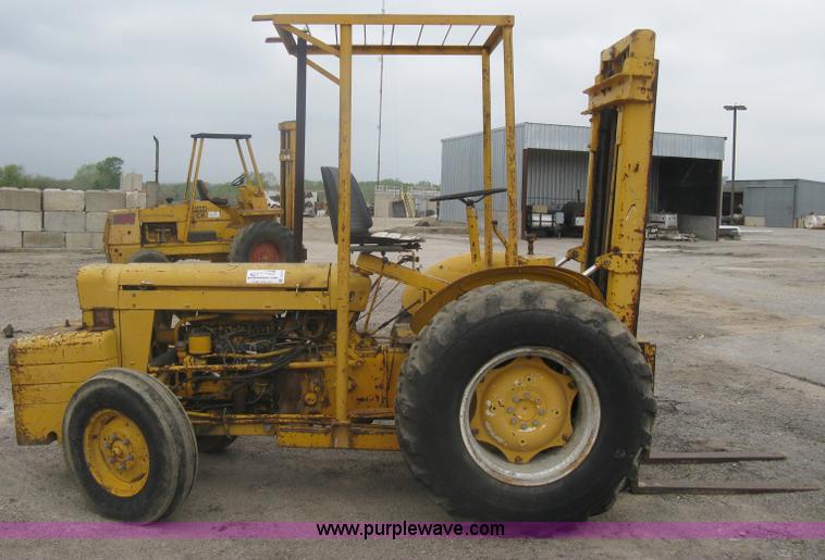 image for item A6159 Massey-Ferguson MF204 forklift