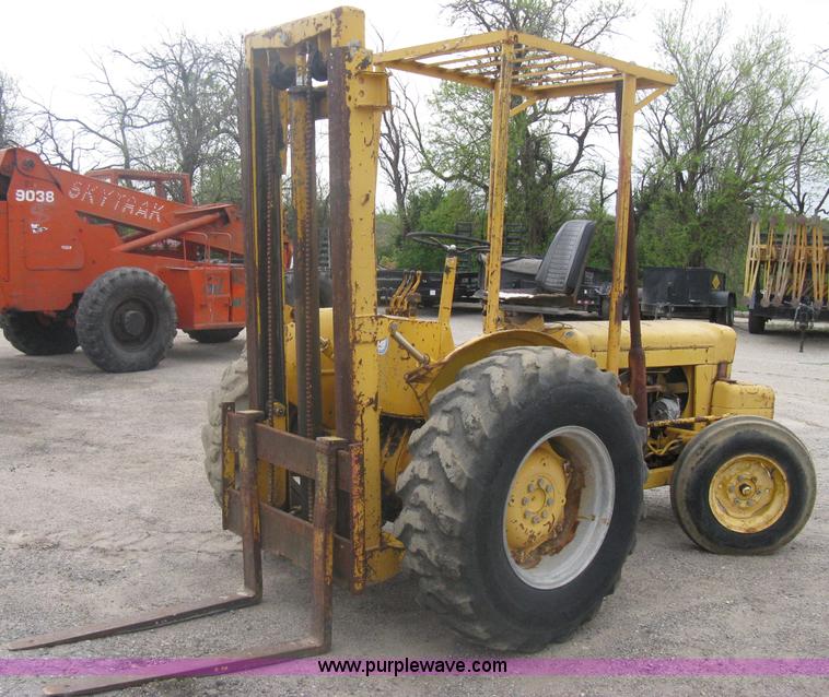 image for item A6159 Massey-Ferguson MF204 forklift