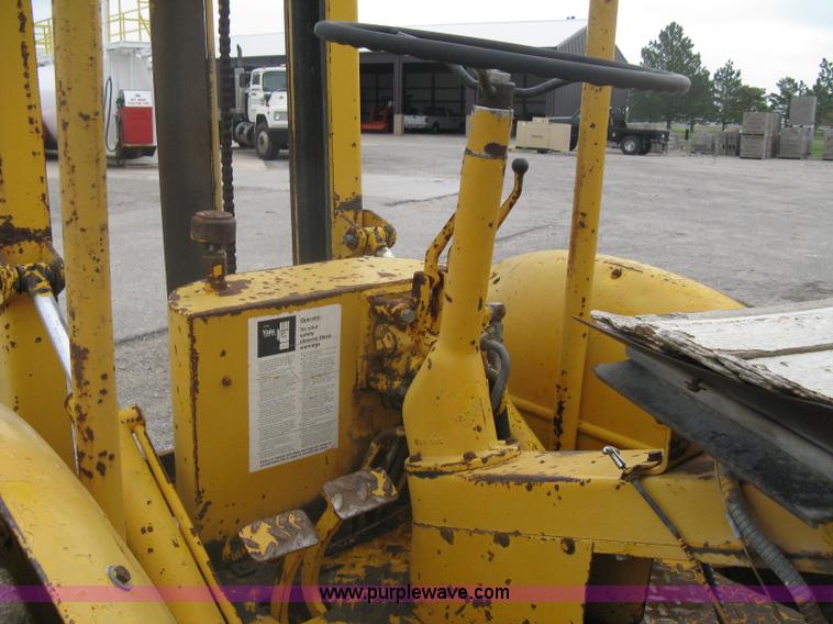 image for item A6159 Massey-Ferguson MF204 forklift