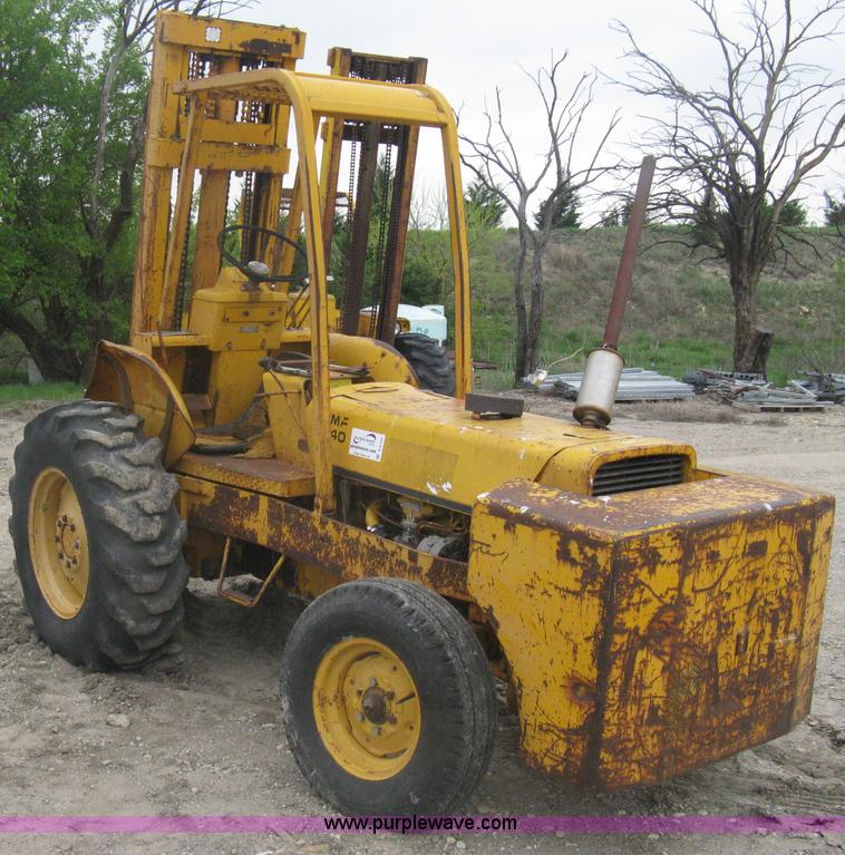image for item A6165 Massey-Ferguson 40G forklift