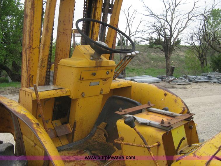 image for item A6165 Massey-Ferguson 40G forklift