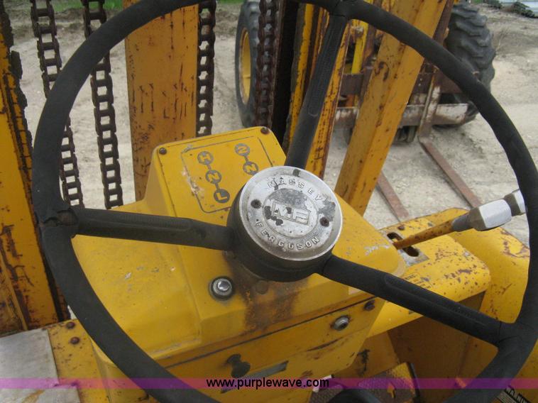 image for item A6165 Massey-Ferguson 40G forklift