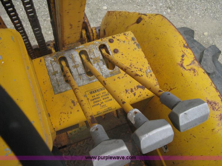 image for item A6165 Massey-Ferguson 40G forklift