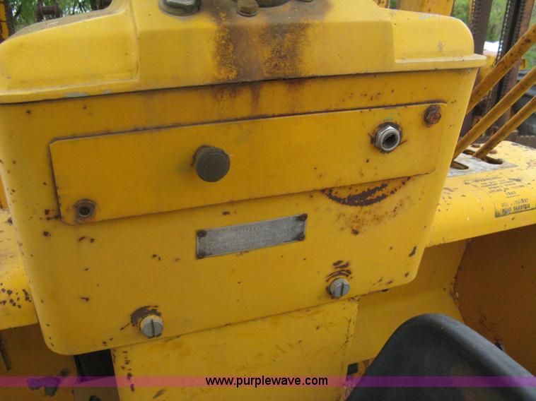 image for item A6165 Massey-Ferguson 40G forklift