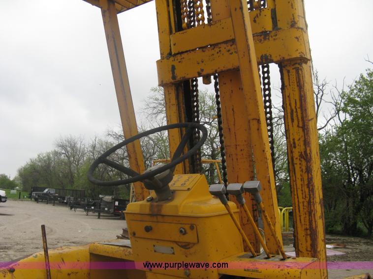 image for item A6165 Massey-Ferguson 40G forklift