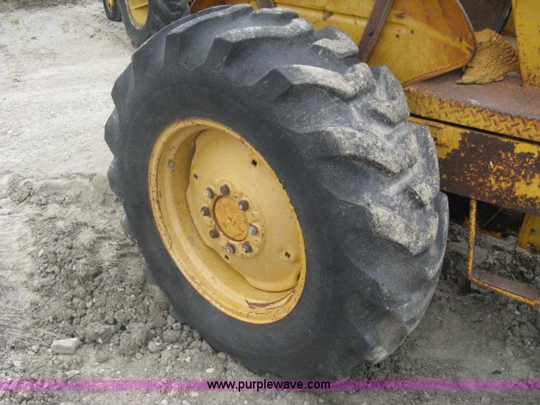 image for item A6165 Massey-Ferguson 40G forklift