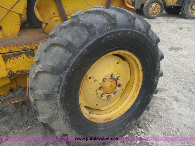 image for item A6165 Massey-Ferguson 40G forklift