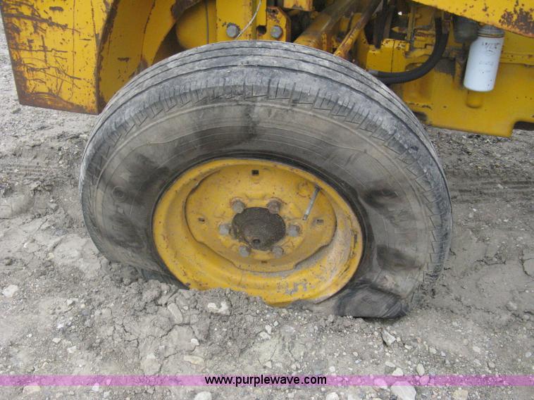 image for item A6165 Massey-Ferguson 40G forklift