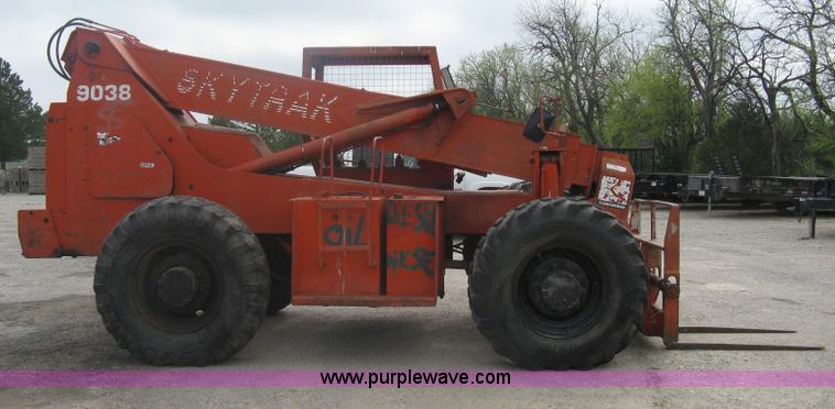 image for item A6176 SkyTrak 9038 telehandler
