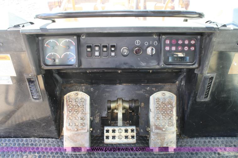 image for item A6777 2002 Caterpillar 953C track loader