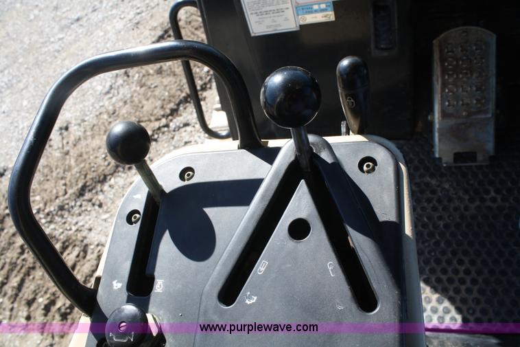 image for item A6777 2002 Caterpillar 953C track loader