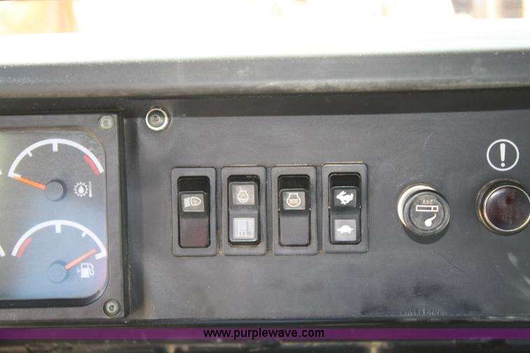 image for item A6777 2002 Caterpillar 953C track loader