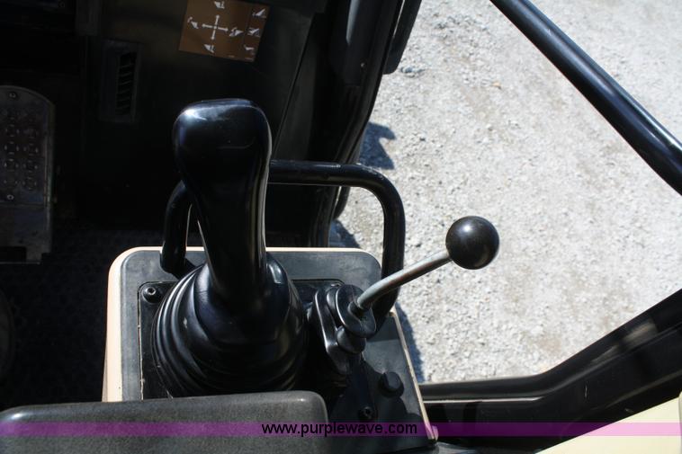 image for item A6777 2002 Caterpillar 953C track loader