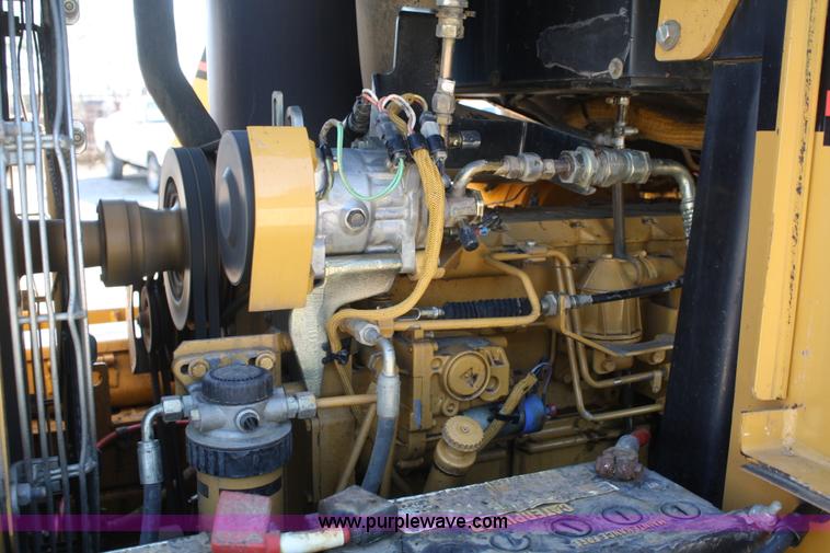 image for item A6777 2002 Caterpillar 953C track loader