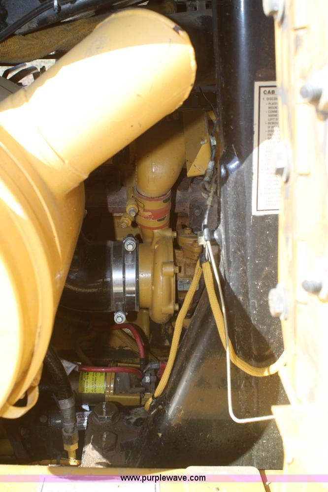 image for item A6777 2002 Caterpillar 953C track loader