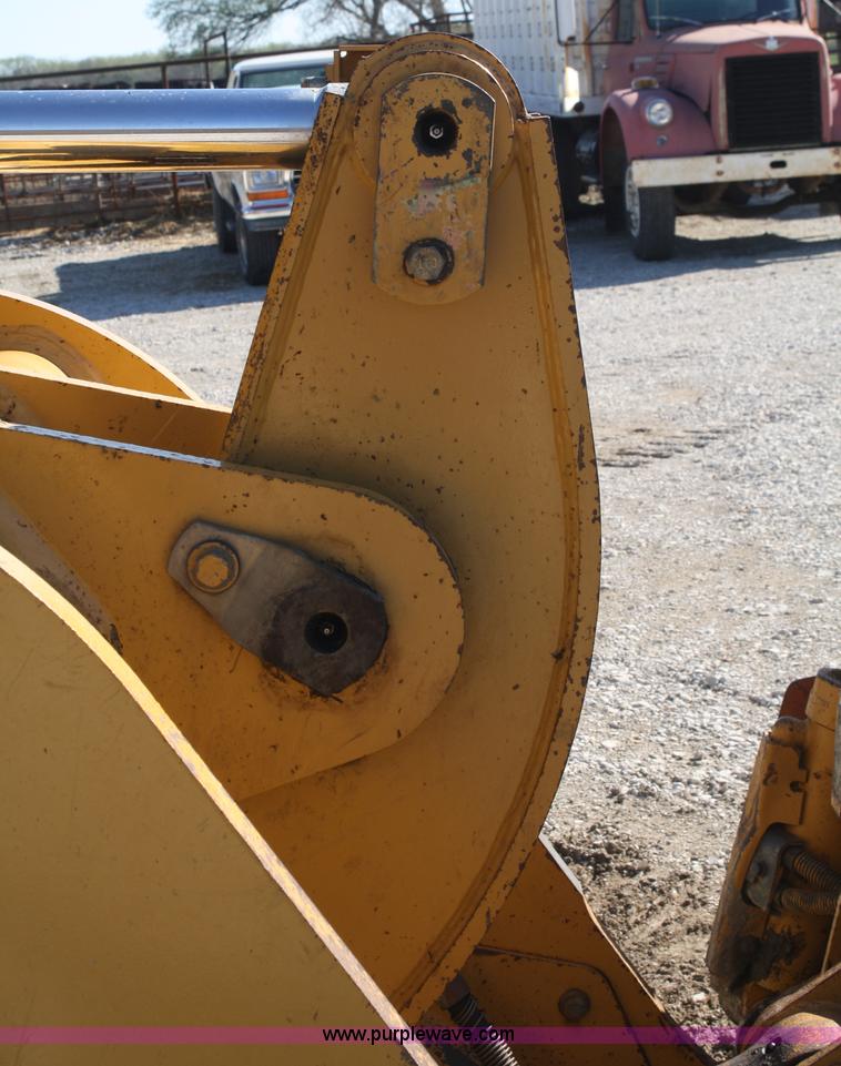 image for item A6777 2002 Caterpillar 953C track loader