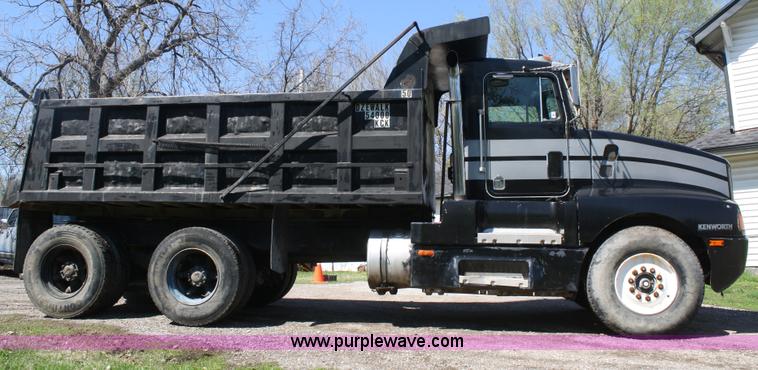 image for item A6778 1988 Kenworth T600 dump truck