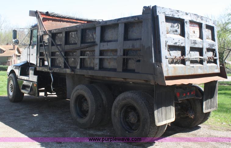 image for item A6778 1988 Kenworth T600 dump truck