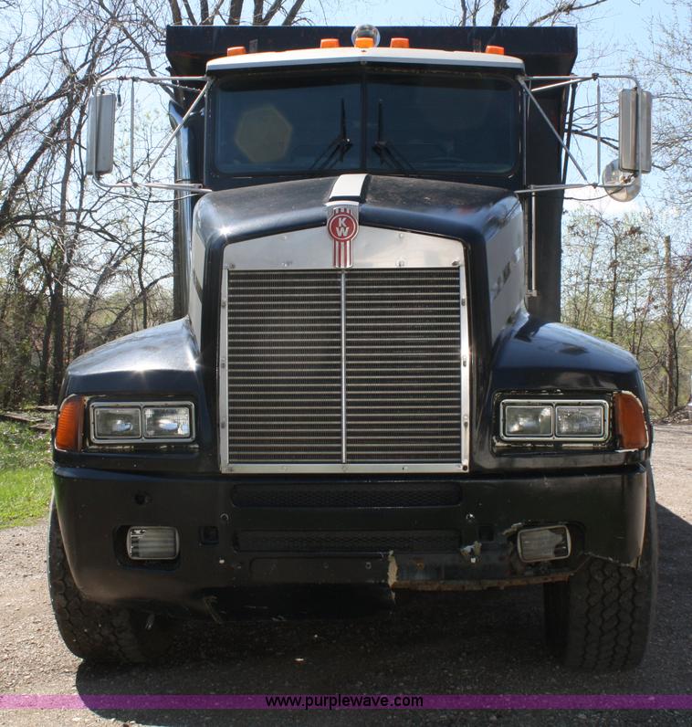 image for item A6778 1988 Kenworth T600 dump truck