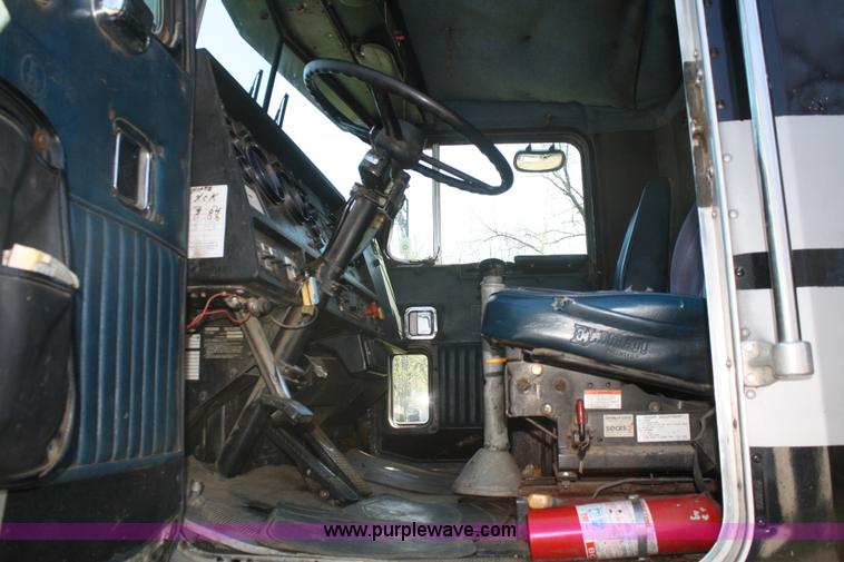 image for item A6778 1988 Kenworth T600 dump truck