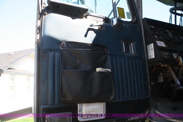 image for item A6778 1988 Kenworth T600 dump truck